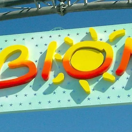 Flat A Stones Throw From The Centre Of شقة