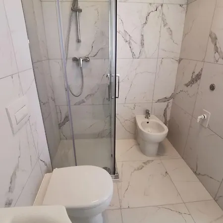 Flat A Stones Throw From The Centre Of شقة بيبيوني