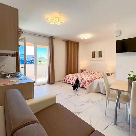 Flat A Stones Throw From The Centre Of شقة