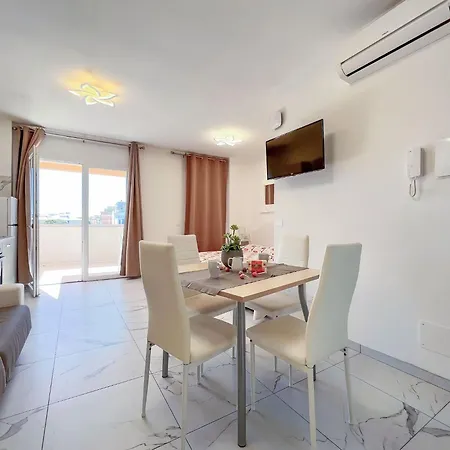 شقة Flat A Stones Throw From The Centre Of *