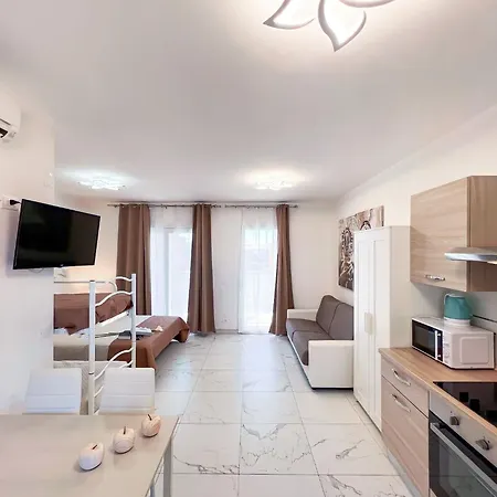 Flat A Stones Throw From The Centre Of بيبيوني
