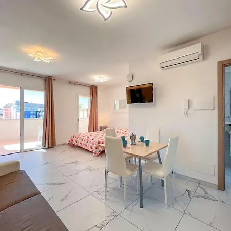 شقة Flat A Stones Throw From The Centre Of *